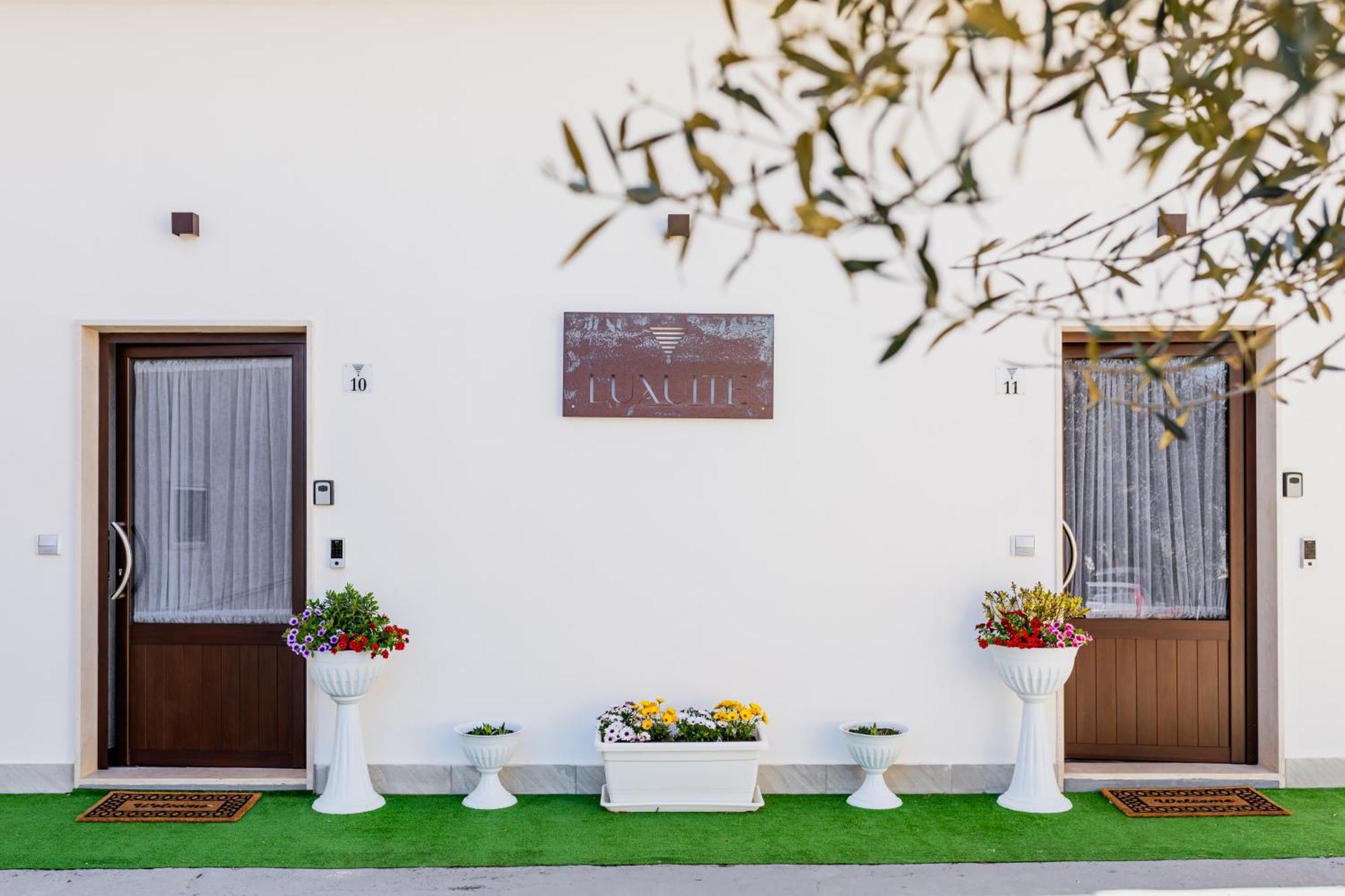 Luxuite Spa Con Piscina E Jacuzzi Алберобело Екстериор снимка